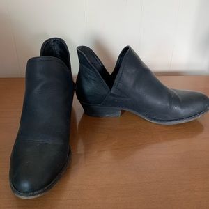 Universal Threads Boots